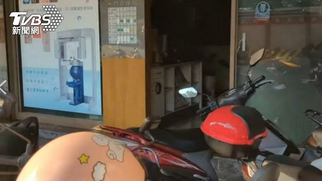 所幸當下是中午休診時間。(圖/TVBS)