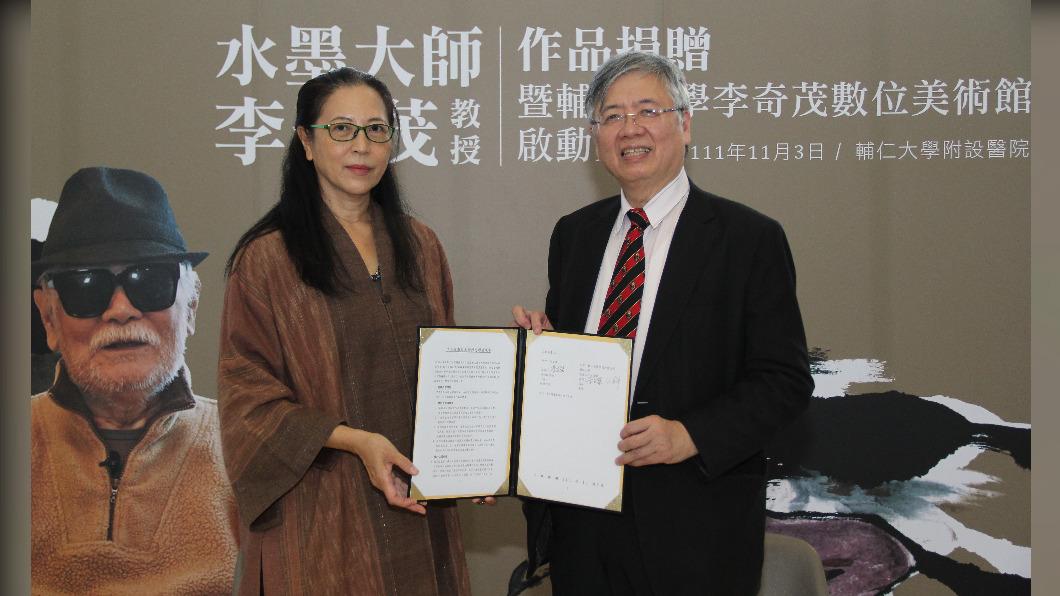 輔大校長江漢聲打動家屬 水墨大師李奇茂畫作捐校方珍藏