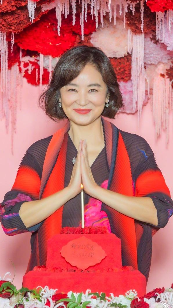 林青霞在微博罕見曬照。(圖/翻攝自林青霞微博)
