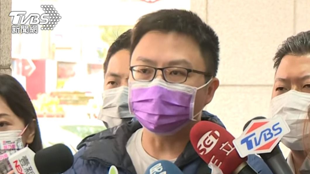 恩恩爸今赴新北地院向3機關提起國賠訴訟。(圖/TVBS)