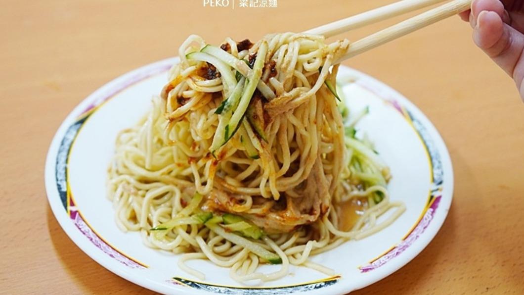 超過30年歷史的「梁記涼麵」，芝麻醬看似十分濃稠，但入口時意外清爽。（圖／PEKO の Simple Life提供）