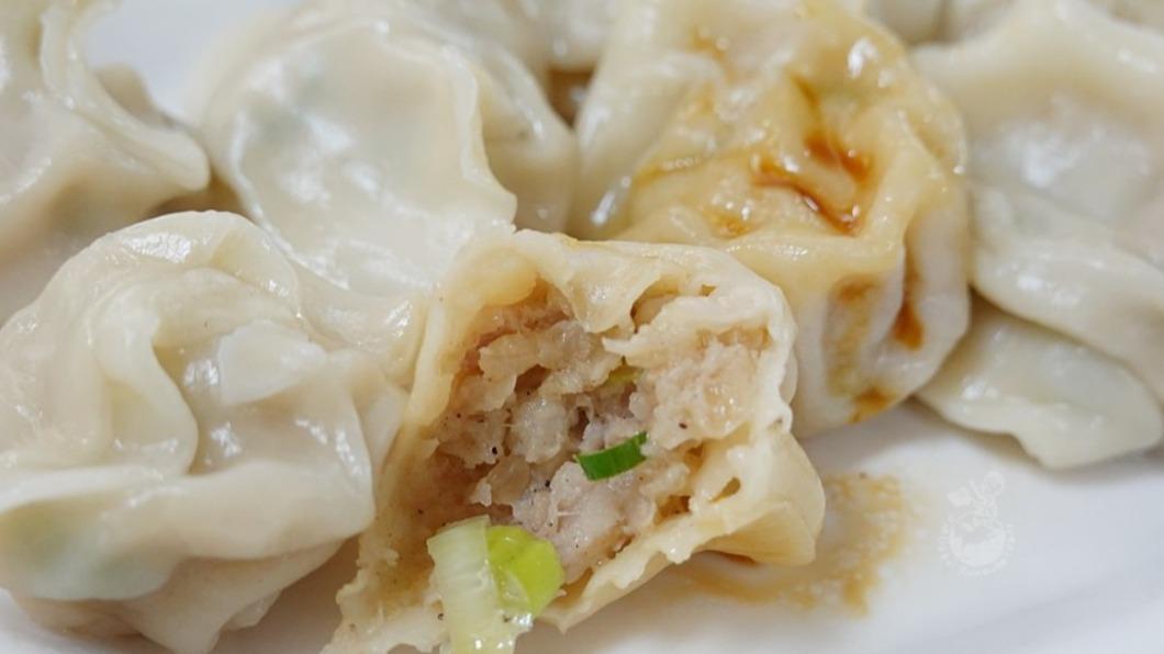 每顆只要3元的向上水餃,個頭雖然小了一點,但一口塞1粒水餃剛剛好。(圖/金大佛的奪門而出家日誌提供)