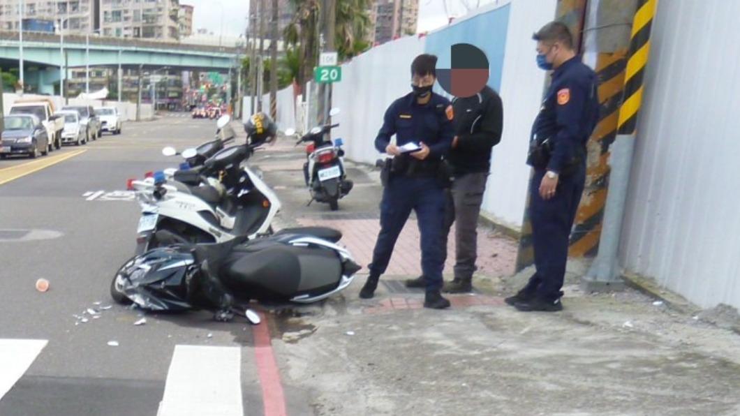 警方獲報到場處理。(圖/TVBS)