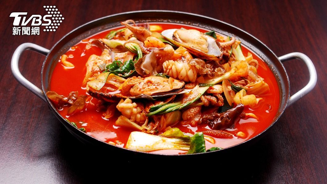 飲食喜好辛辣食物容易導致便秘情形發生。(示意圖/shutterstock達志影像)