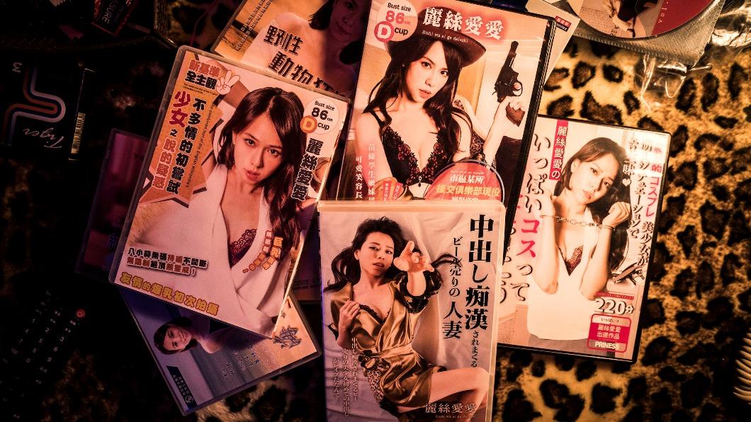 夏于喬遭爆下海拍AV!航空版DVD外流 制服誘惑大尺度騷底