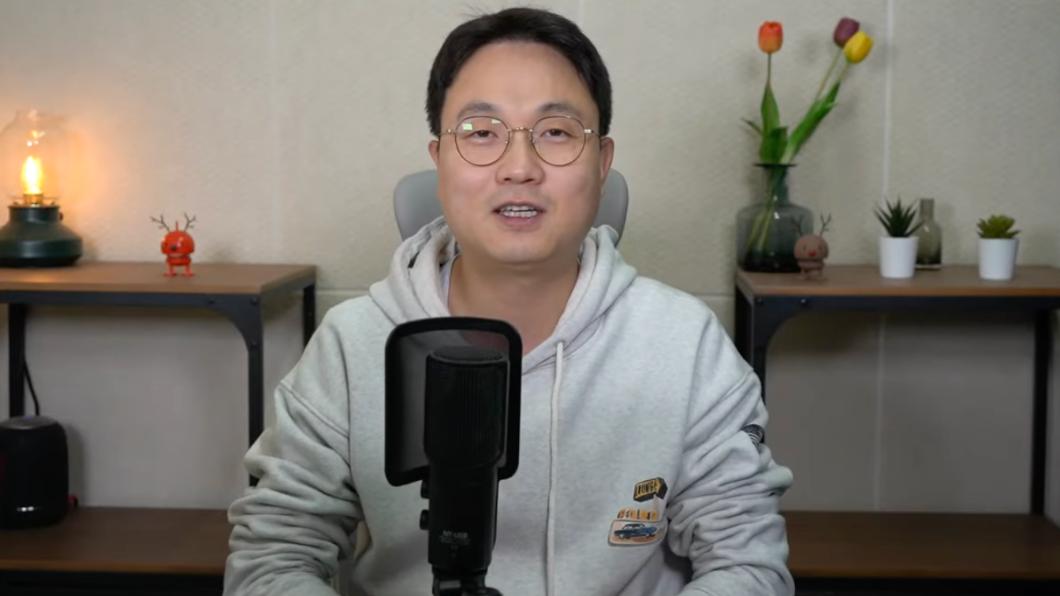 娛樂記者出身的YouTuber李振浩爆料金賽綸靠打工賺生活費。(圖/翻攝自YouTube)