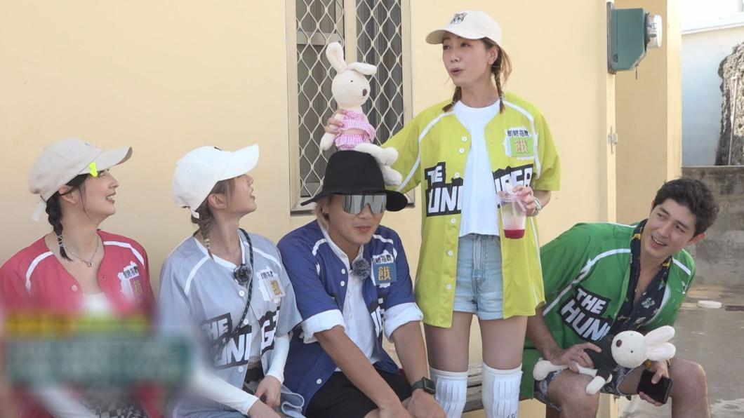 王仁甫（中）獲得4位女藝人的青睞。（圖／中視提供）