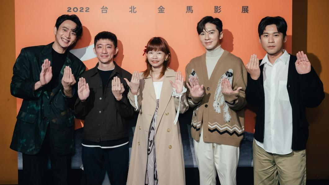 左起為《聖筊》演員劉冠廷、導演徐漢強、編劇陳虹任、演員李國毅、黃迪揚(圖/金馬影展提供)
