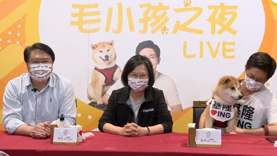林右昌確診前才同台「並肩坐」 蔡英文身體狀況曝