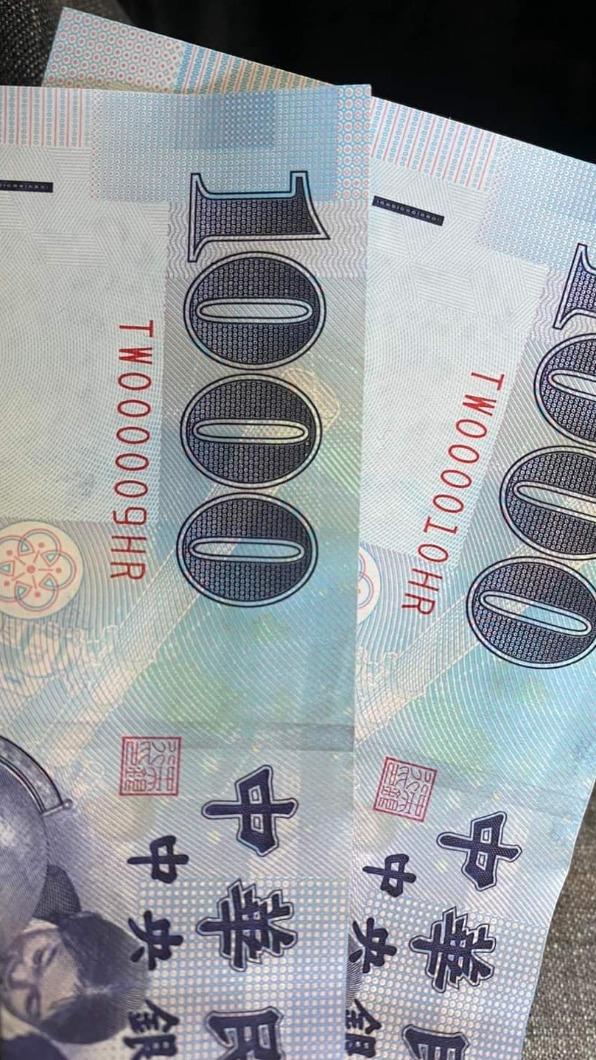 原PO直呼連號0000流水碼很特別。（圖／翻攝自爆料公社一日小編臉書）