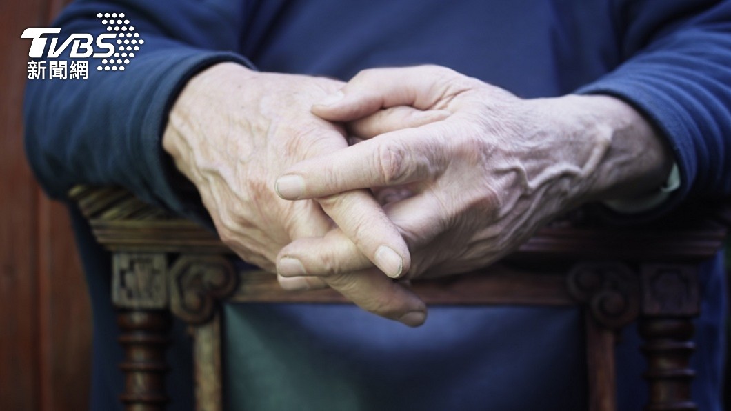 阿公80歲還有小三 孫瞥見「40歲裸女」崩潰調頭逃