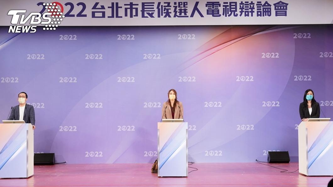 台北市長候選人電視辯論會,三位候選人陣營代表昨日出席現場做最後流程確認 。(圖/TVBS)