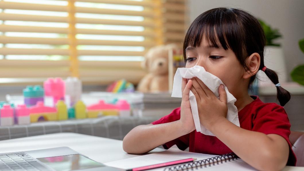 換季變天！孩子鼻塞、狂揉眼睛　醫揭「2大關鍵指標」觸發過敏