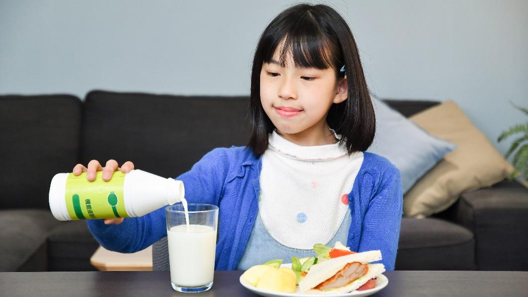 要減緩過敏症狀就得多攝取原形食物、均衡飲食和規律運動。(圖/學會提供)