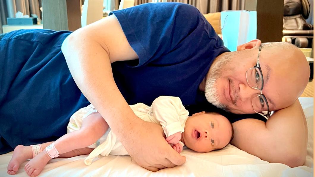 劉亮佐相當疼愛女兒。(圖/翻攝自劉亮佐臉書)
