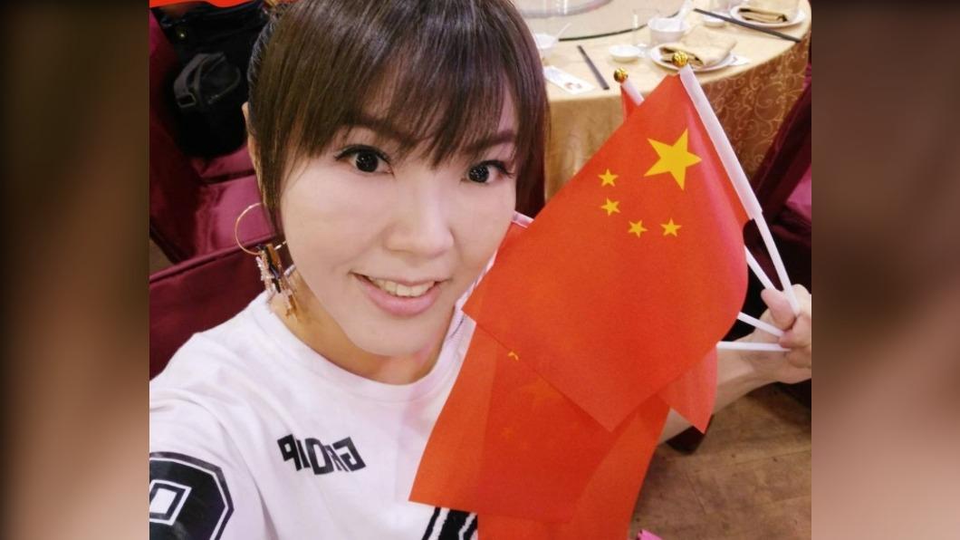劉樂妍赴陸撈人民幣。(圖/翻攝自劉樂妍微博)