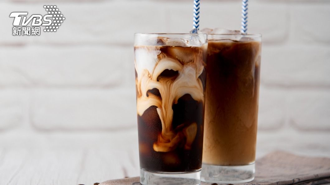 只要一杯全糖飲料,就達到一天總攝糖量的上限。(示意圖/shutterstock達志影像)