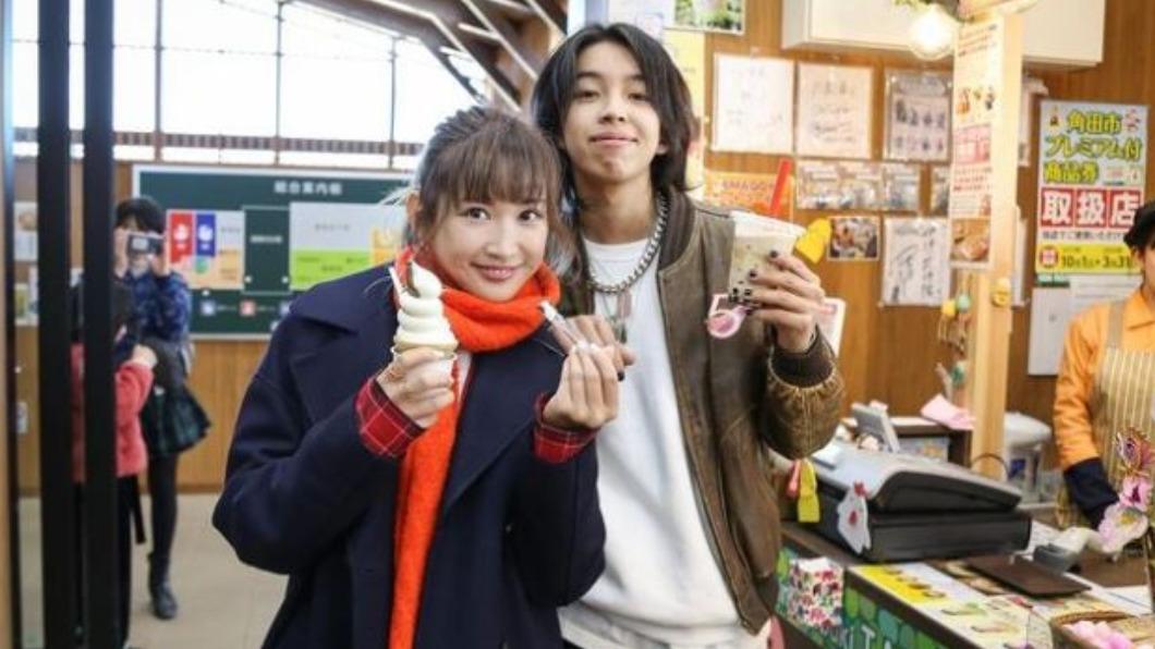 YOSHI和大17歲紗榮子曾傳姐弟戀緋聞。（圖／翻攝自YOSHI IG）
