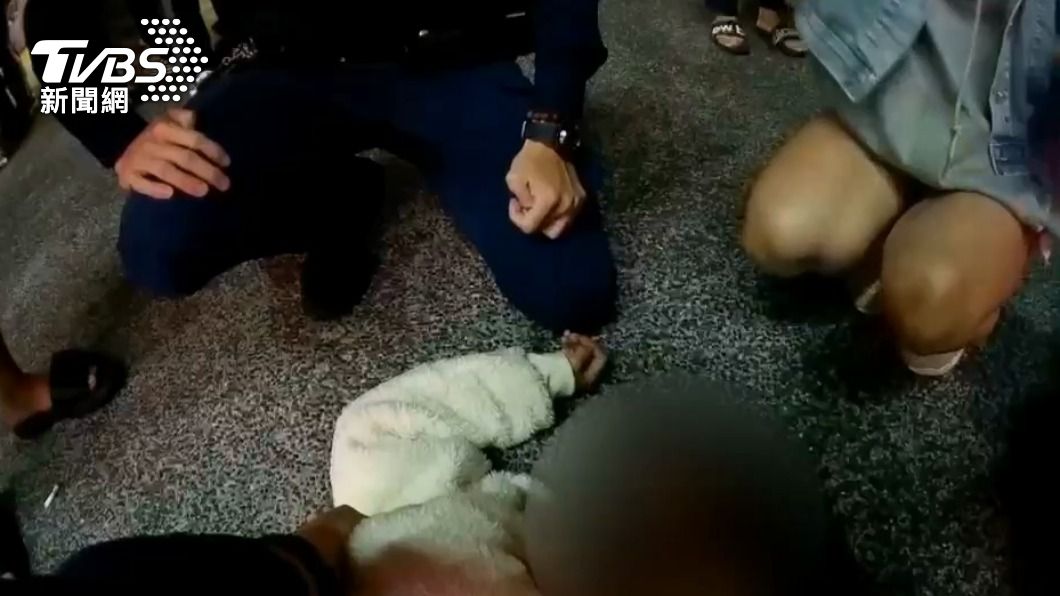 給一百偷一千!男竊街頭藝人打賞箱 被熱心民眾「包軌」