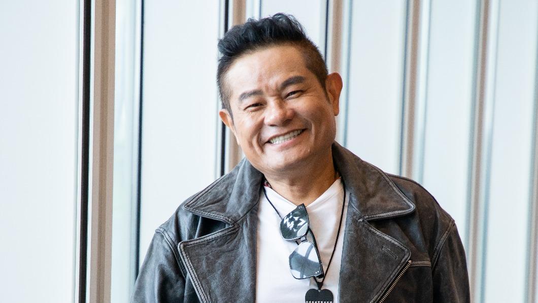 許效舜接受訪問分享外景趣事。(圖/東森提供)