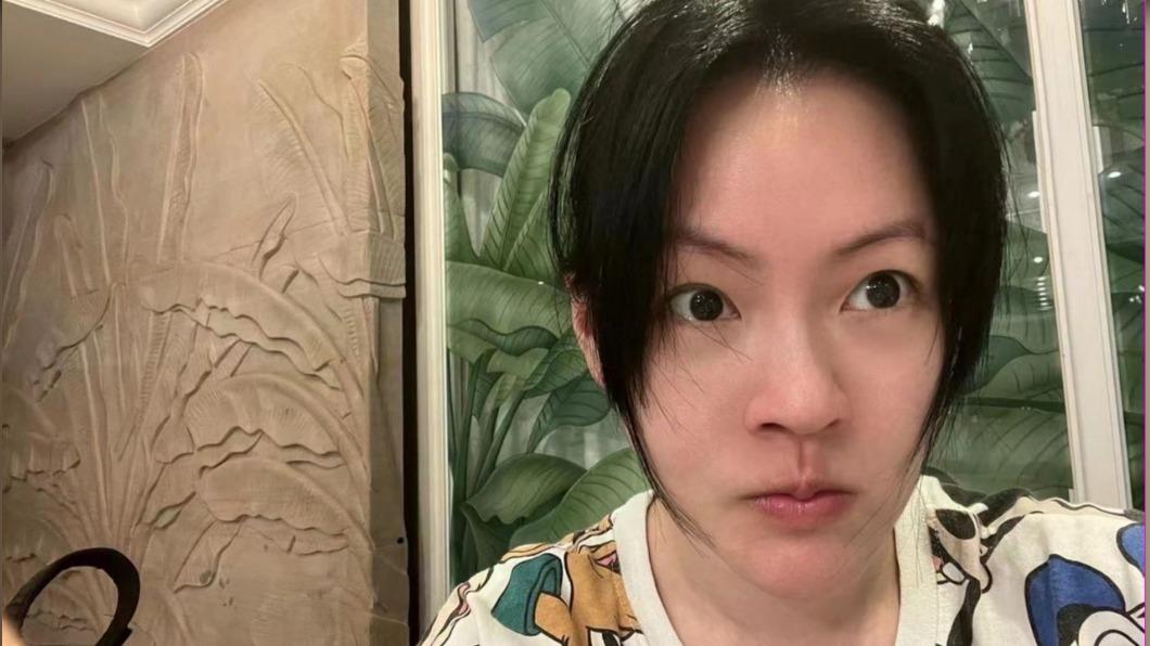 小S日前在家辦派對。(圖/翻攝自小S臉書)