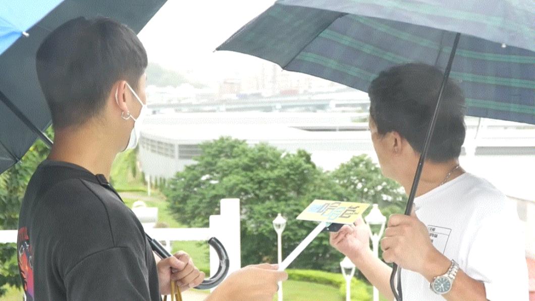 才剛拿走鐘獎!「五股閒人」遭爆假街訪、真演員 哈哈台:未回應