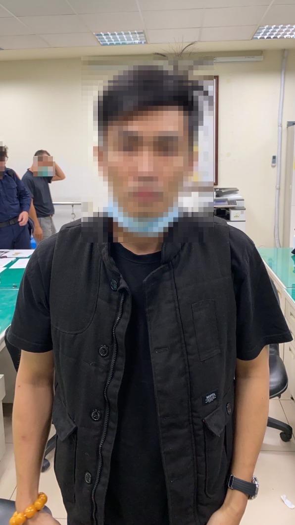 蔡姓男子投案。(圖/警方提供)