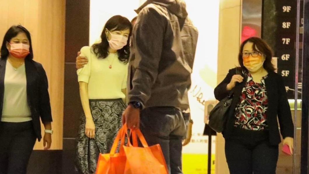 陳時中被目擊「酒後摟抱人妻」!女方身份曝光 競總回應了