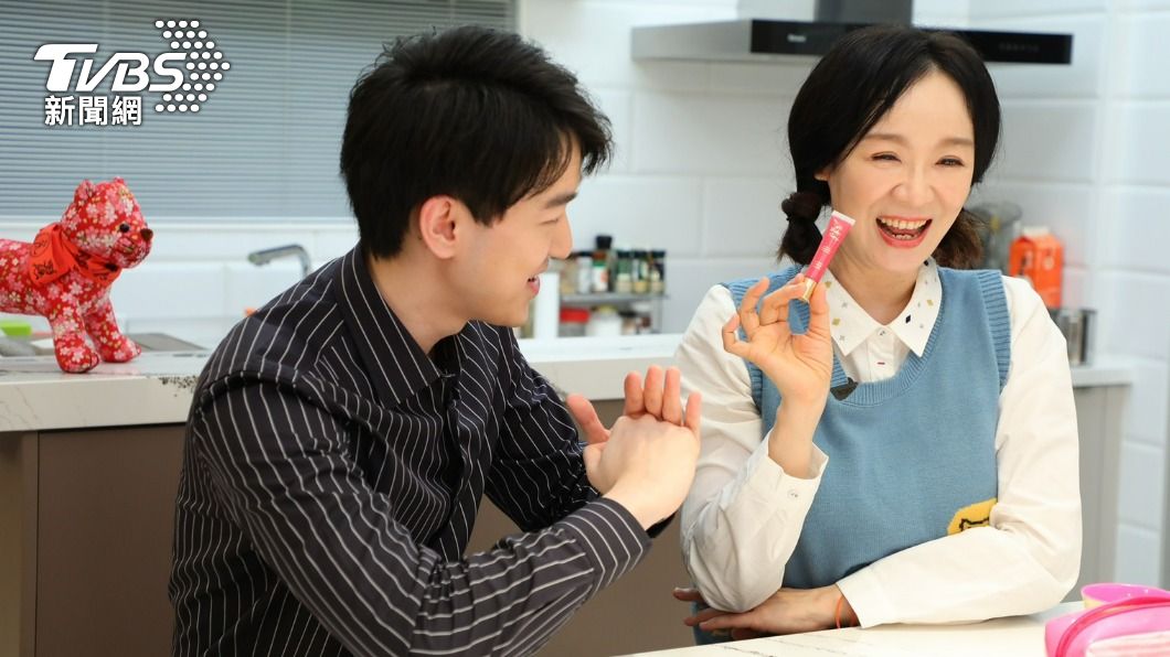 母子間的相處、互動十分自然，江大成的配合度超高。（圖／黃城碩攝）