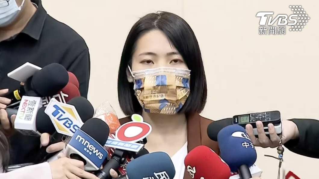 公布陳時中「十指緊扣」照　徐巧芯再爆招待所1晚8萬元低消