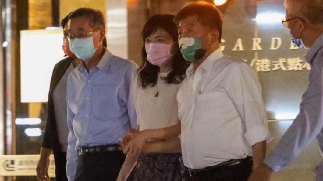 陳時中爆與已婚女性互動親密。(圖/翻攝徐巧芯臉書)