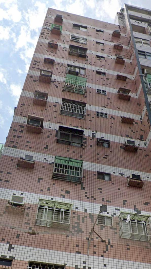 網友將外觀拍下PO網。(圖/翻攝自路上觀察學院、GOOGLE街景)