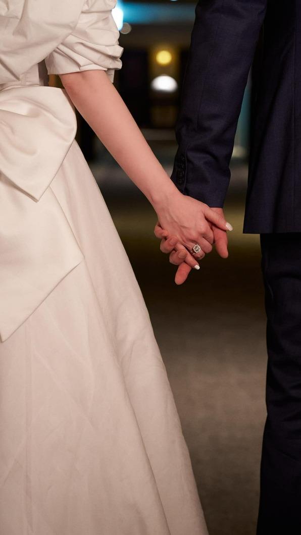 愛雅宣布結婚。(圖/翻攝自愛雅臉書)
