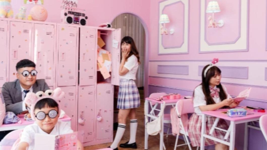 繽紛「韓國高校」場景重返18歲。(圖/我不是黃臉婆,我是韓國黃太太提供)