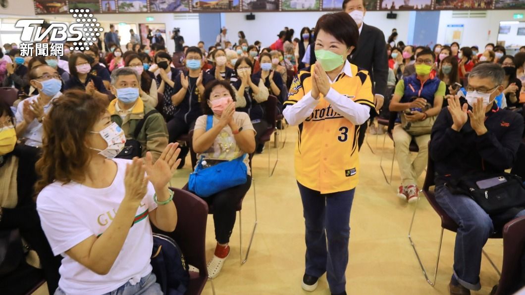 盧秀燕上午出席公益活動。(圖/台中市政府提供)