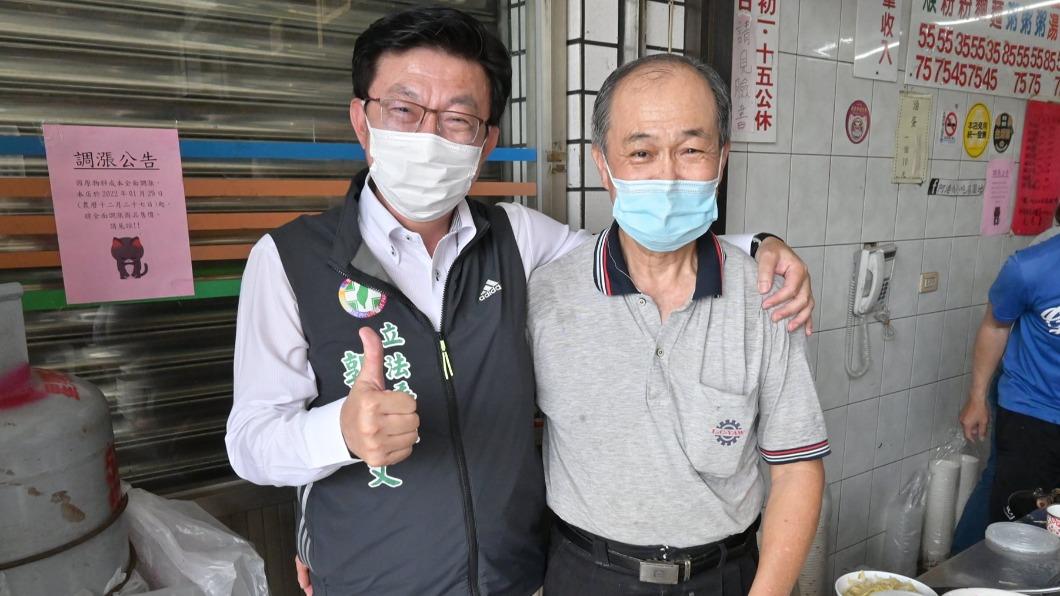 立委郭國文質疑保險公司為了搶救淨值，不斷想變更財報。（圖／翻攝自郭國文臉書）