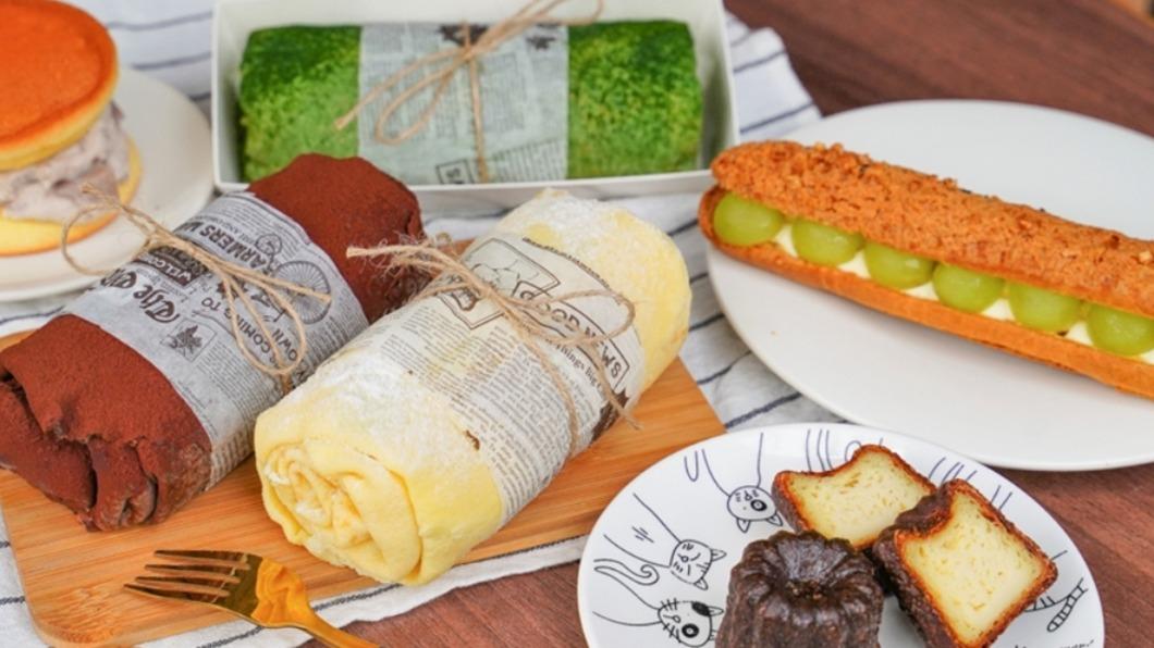 店家的甜點每日新鮮出爐,提供生乳卷、切片蛋糕等。(圖/跟著尼力吃喝玩樂提供)