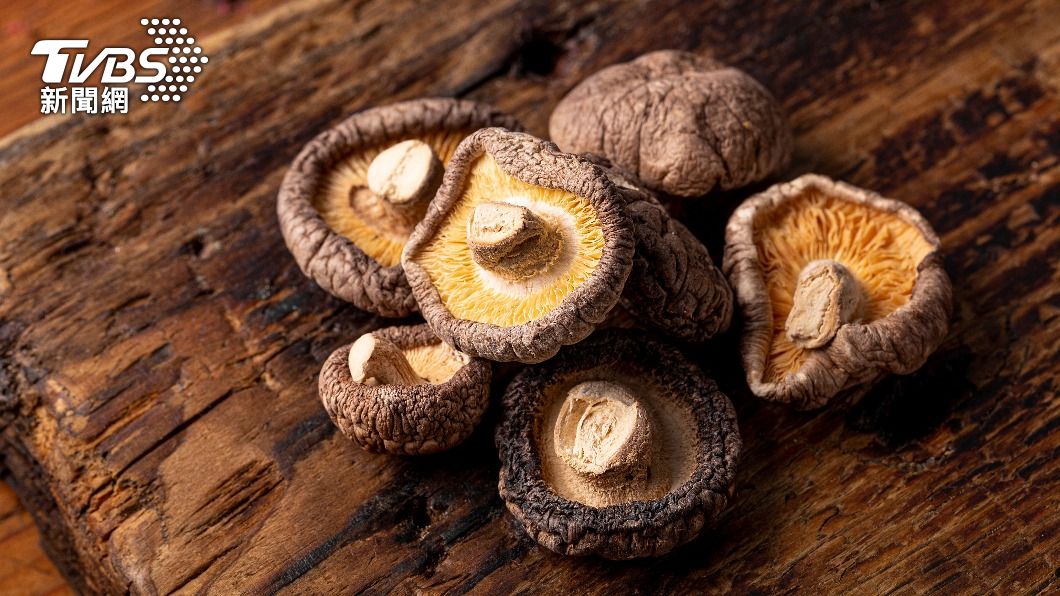 科學補冬藥膳重點在乾香菇。(示意圖/shutterstock達志影像)