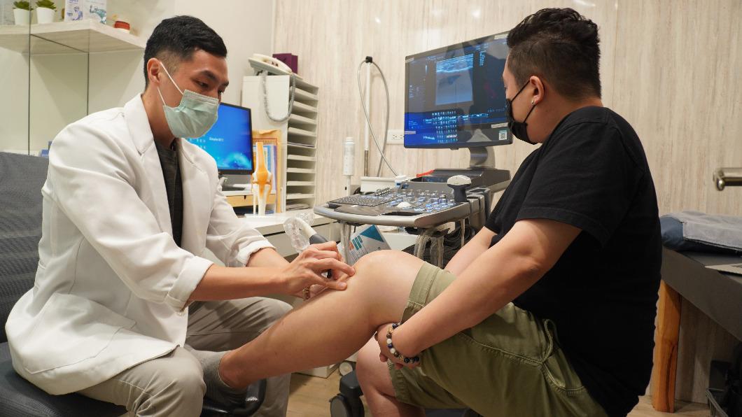 跟費帥一樣反覆膝蓋積水發炎!20多歲男竟罹「退化性關節炎」