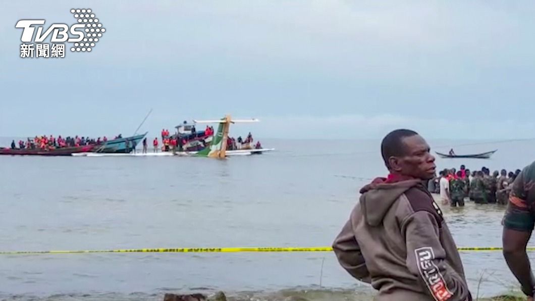 這架班機6日原先要從金融中心三蘭港（Dar es Salaam）飛往西北城市布科巴（Bukoba），卻因天候不佳，中途墜入維多利亞湖。（圖／達志影像美聯社）