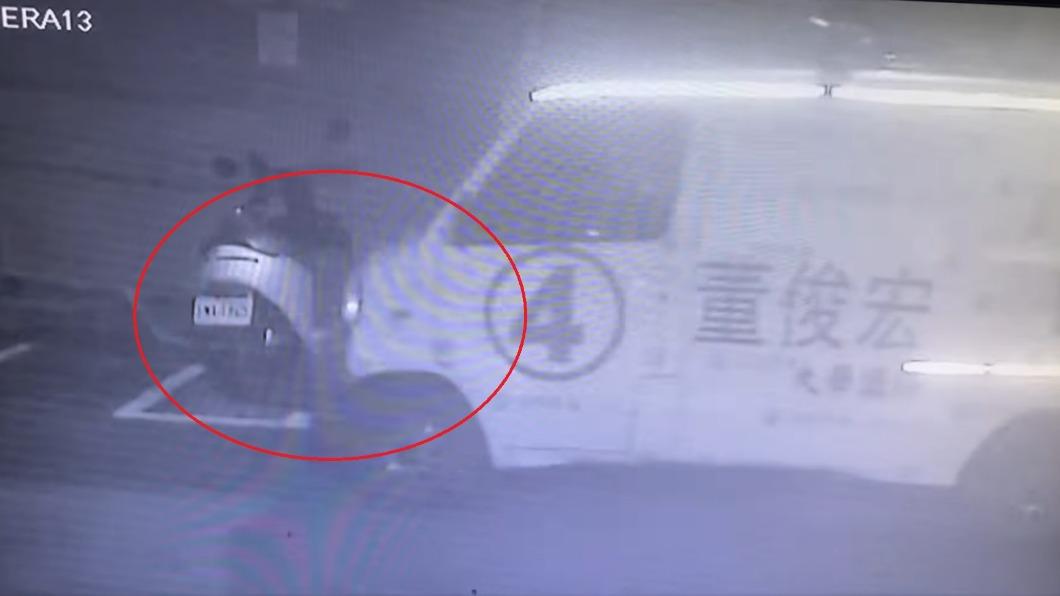 涉嫌肇逃!愛車遭擦撞毀損 竟是議員候選人宣傳車惹的禍