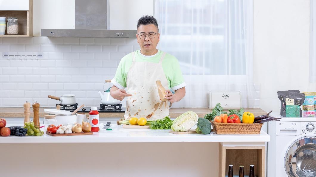 沈玉琳會分擔家務。(圖/豪洗洗衣球提供)