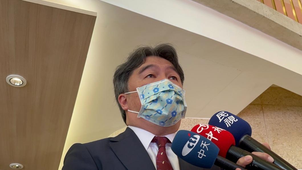 戶外脫口罩本月實施!王必勝曝第2階段規劃 除指定場所外皆免戴