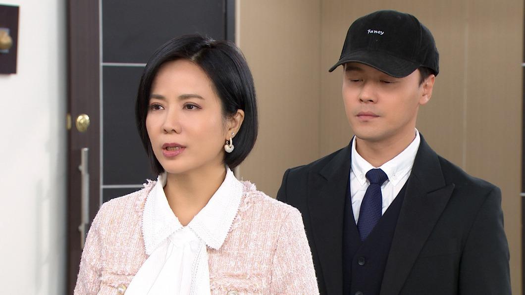陳仙梅的新髮型讓她很滿意。(圖/民視提供)