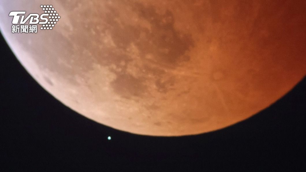 太陽、月亮、地球、天王星連成一線的天文奇景錯過恐再等數百年。(圖/達志影像美聯社)