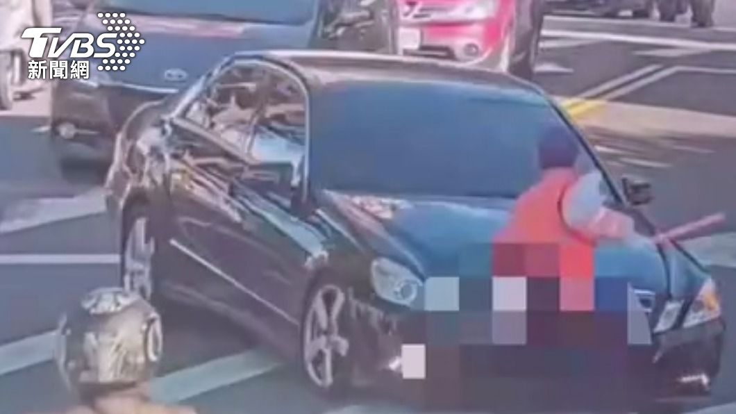 賓士車駕駛事後道歉達成和解。(圖/TVBS)