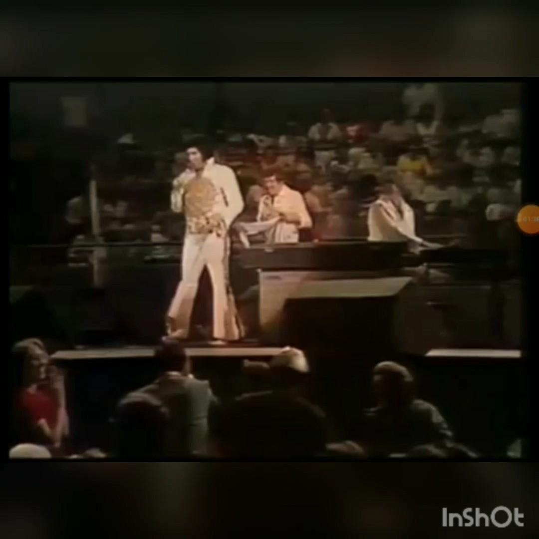 該片段是1977年貓王最後一次登台表演。(圖/翻攝自Reddit)