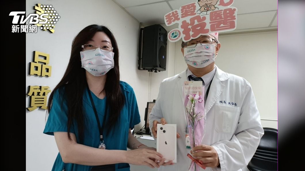 南投醫院提前慶祝醫師節。（圖／TVBS）