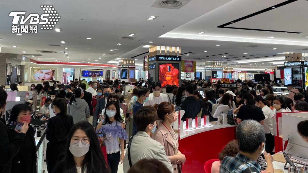 明起口罩解封！終於可露臉　百貨、電商「美妝商機」翻倍