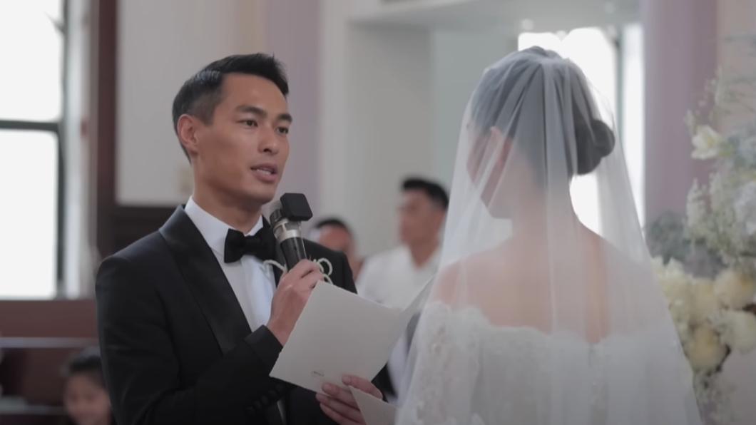 楊祐寧自爆結婚當天才寫誓詞　對妻「上衣套頭」遭批：難怪睡沙發